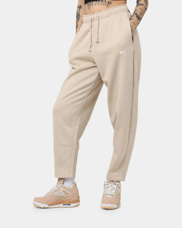 Nike Women's Sportswear Collection Essentials Fleece Curve Pants Sanddrift Casual Sweatpants Style