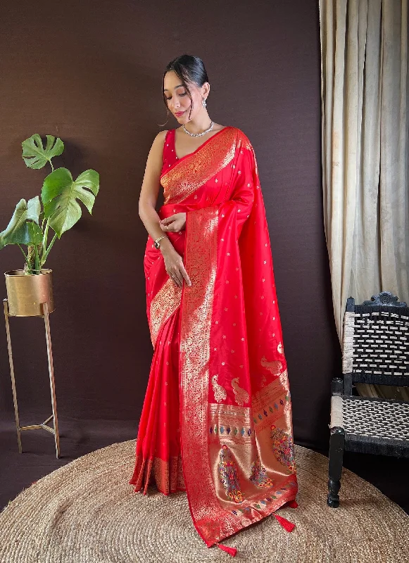 Women Party Wear Jari Weaving Paithani Silk Saree With Un Stitched Blouse Floral Print Blouse Women Party Wear Jari Weaving Paithani Silk Saree With Un Stitched Blouse Floral Print Blouse