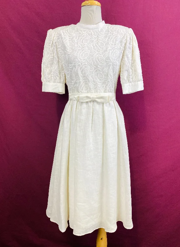 Vintage 1980s Albert Nipon White Linen Puff-Sleeve Embroidered Dress with Bow Belt, Small
