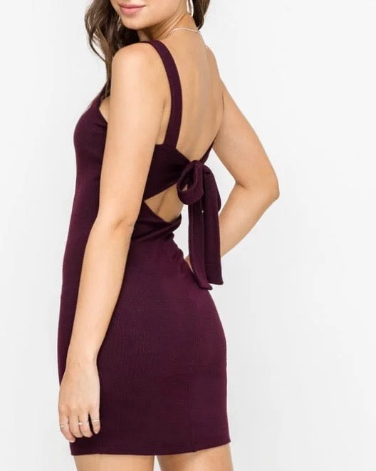 Lush Clothing - Sleeveless Ribbed Knit Fitted Mini Dress in Burgundy/Black Elegant Tulle Mini Dress Lush Clothing - Sleeveless Ribbed Knit Fitted Mini Dress in Burgundy/Black Elegant Tulle Mini Dress